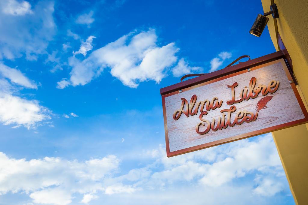 Alma Libre Suites Fira  Exterior photo